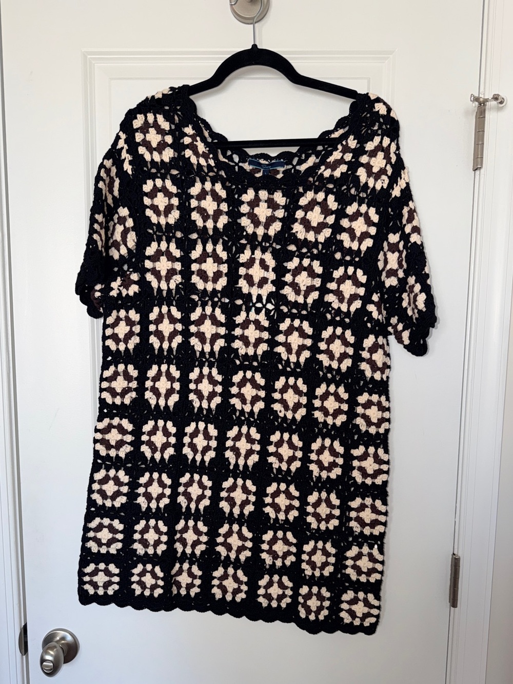 Shore Black and Cream Crochet Short Sleeve Shift Dress - Picture 2 of 4